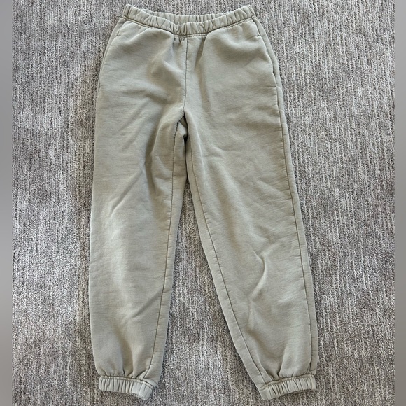 Aritzia Pants - Aritzia Sweatpants